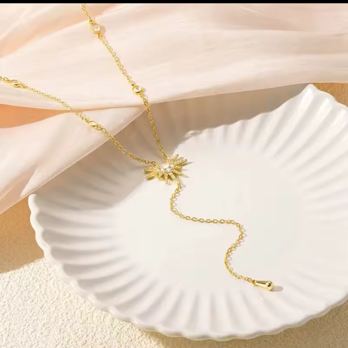 Collier doré soleil